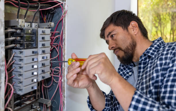 Best Affordable Emergency Electrician  in Moorhead, MN